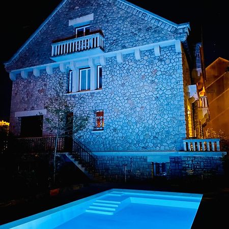 La Maison Au Toit Vert Espalion Luaran gambar